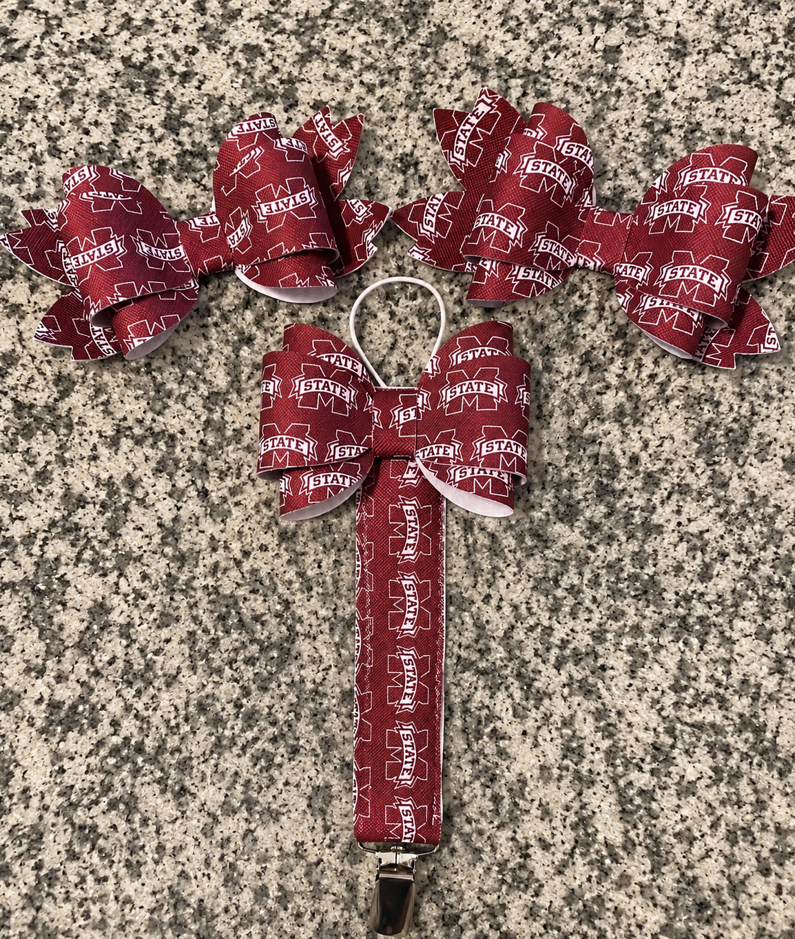 Mississippi Bulldog Pacifier Holder and Bow Set